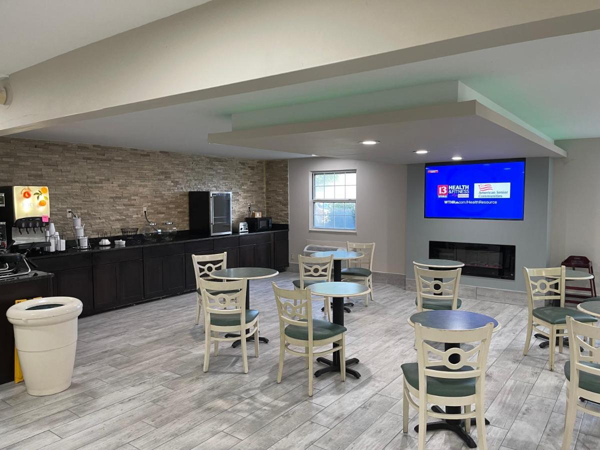 La Quinta Inn By Wyndham Indianapolis Airport Lynhurst Exterior foto