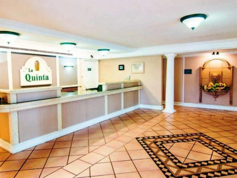 La Quinta Inn By Wyndham Indianapolis Airport Lynhurst Exterior foto